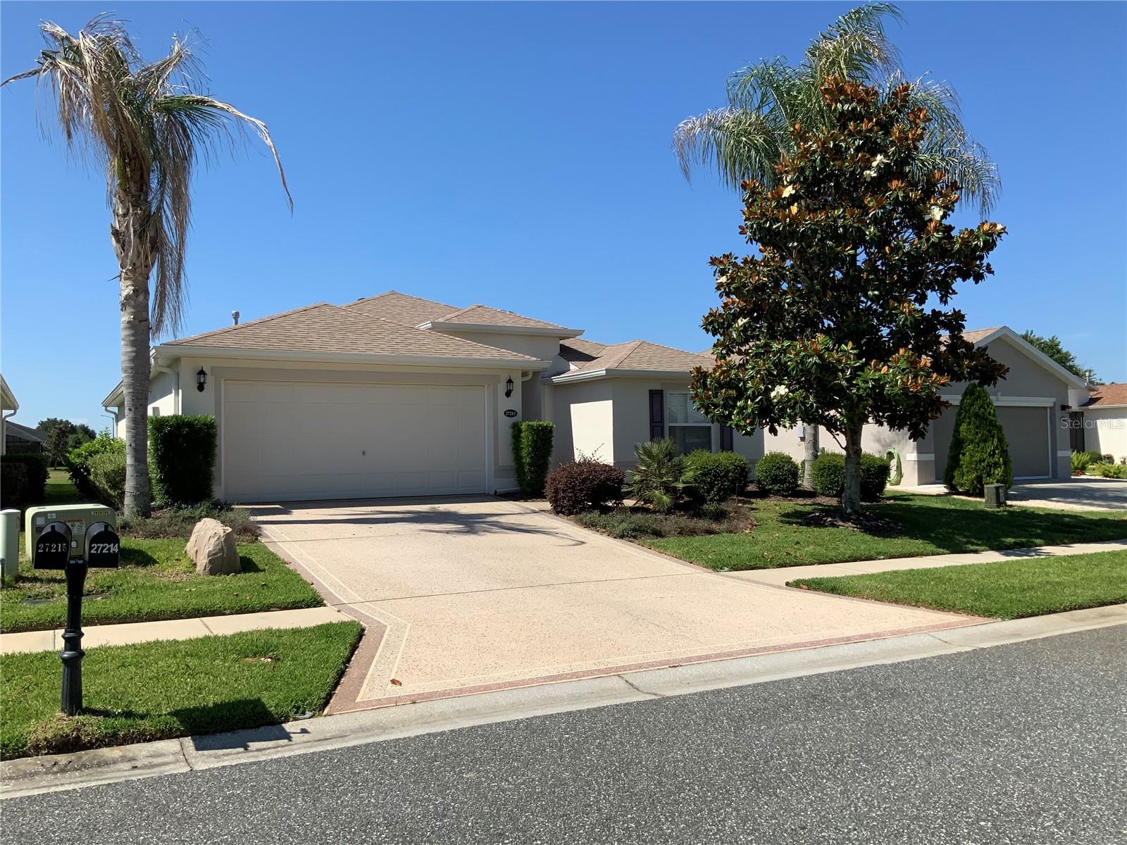 Listing photo 1 for 27215 Roanoke Dr