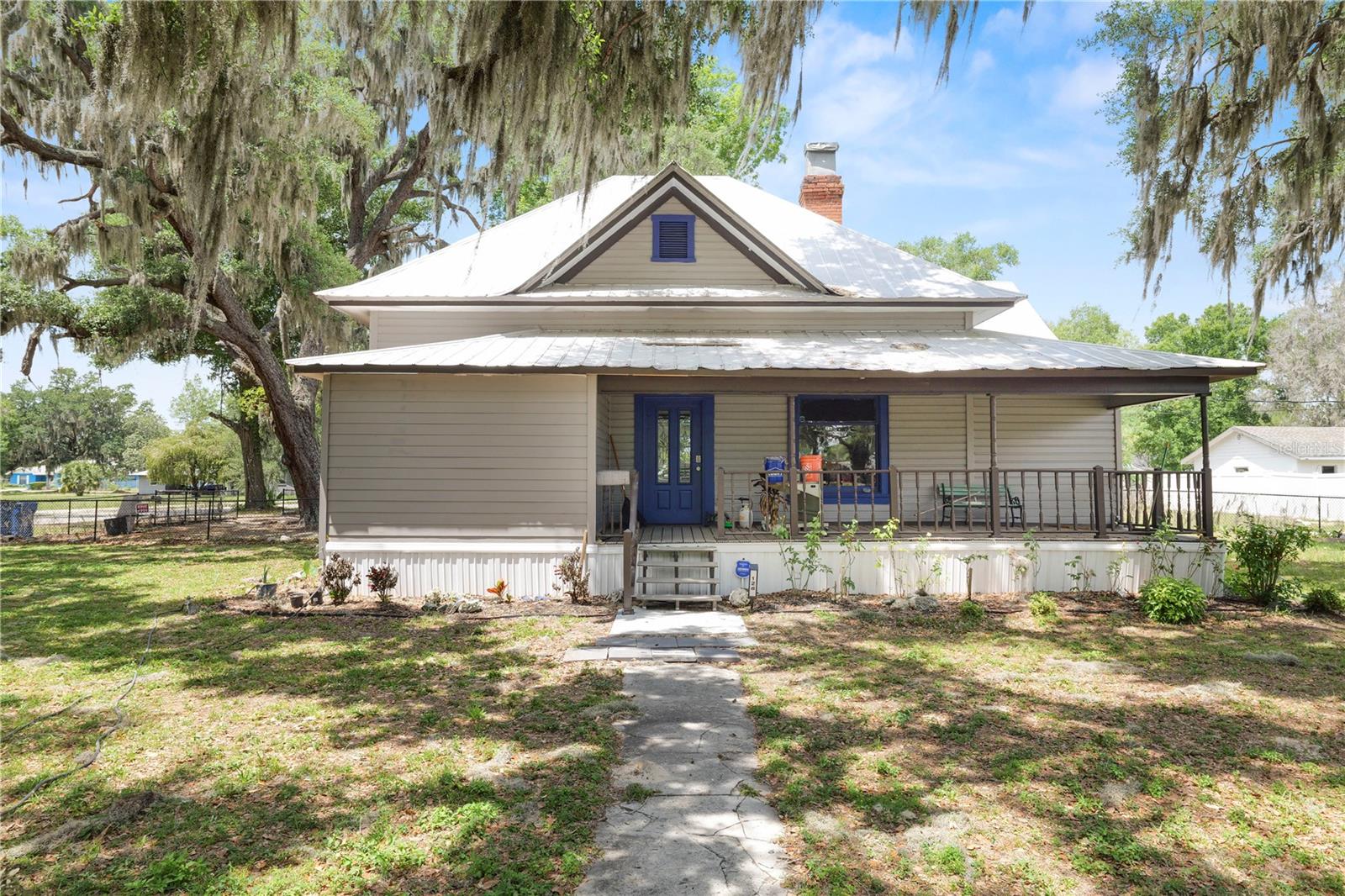 Listing photo 1 for 128 S Oak Ave