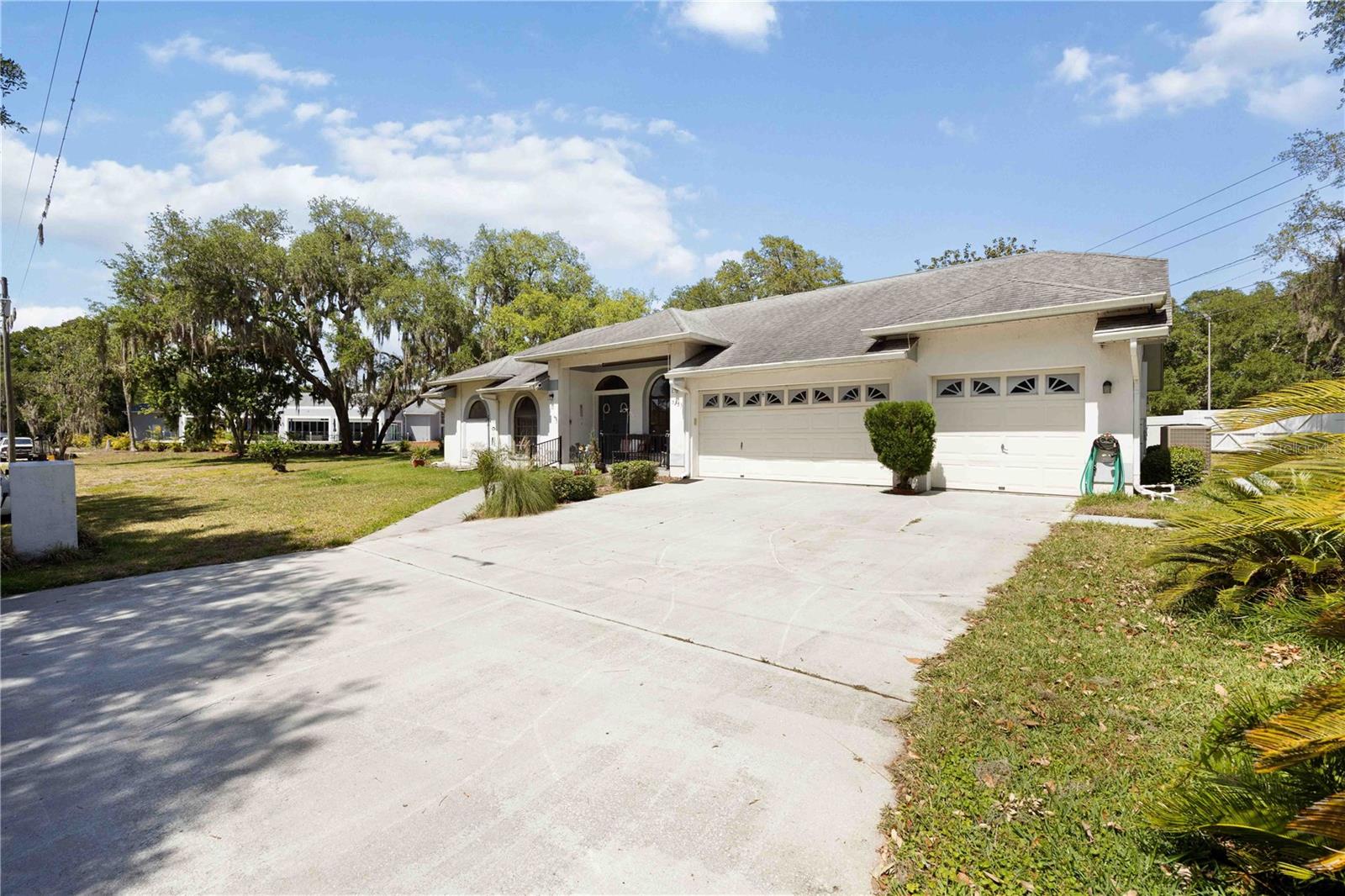 Listing photo 3 for 5235 Post Ln
