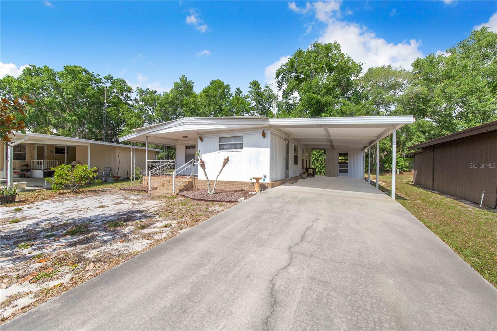 Listing photo 2 for 31 Woodland Cir
