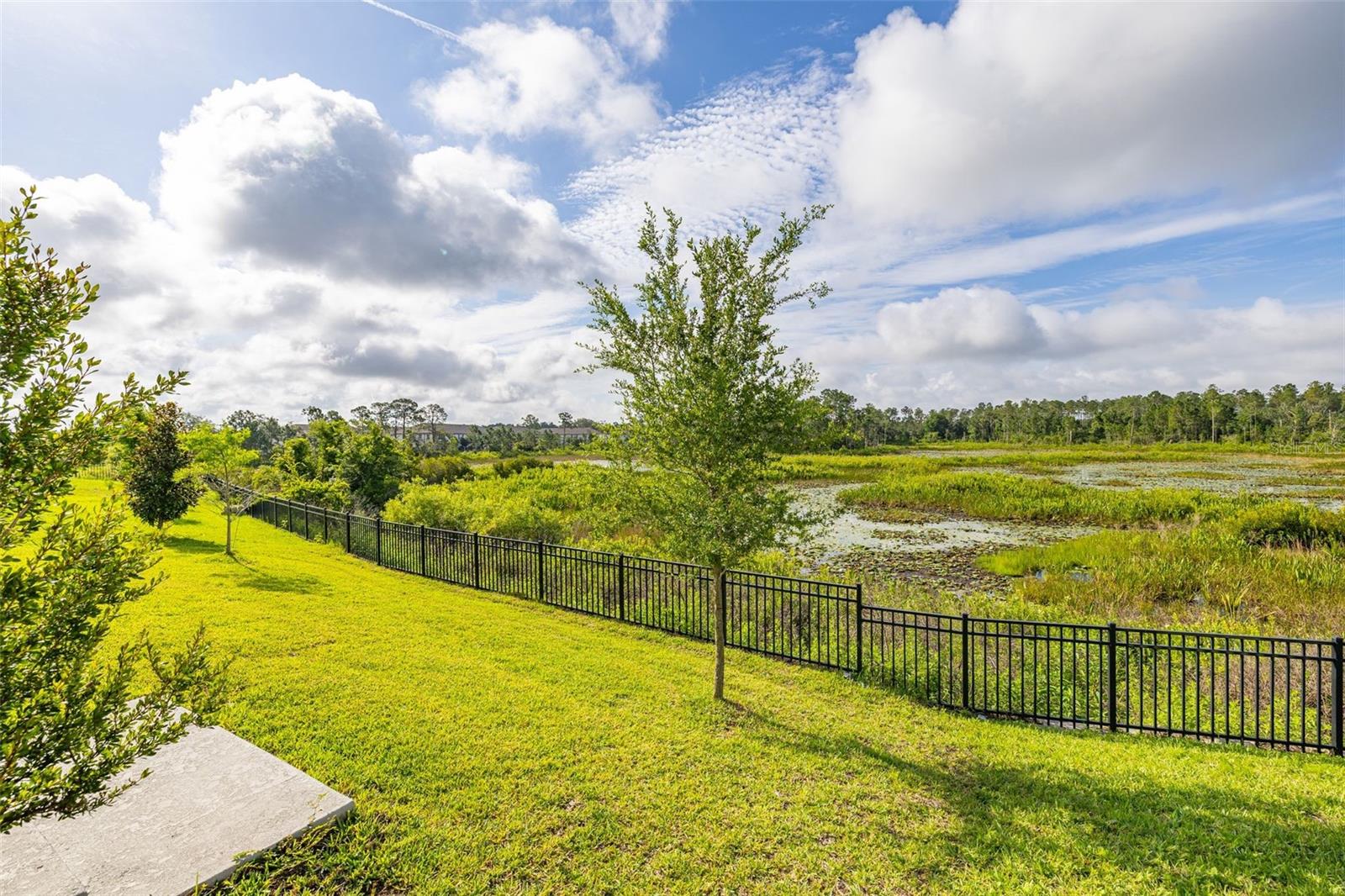 Listing photo 3 for 2236 Derwent Dr