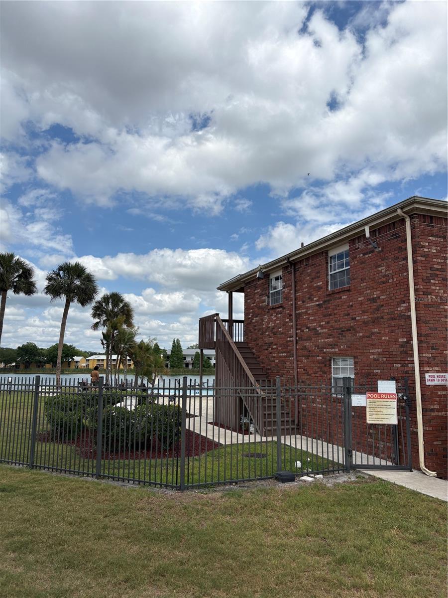 Listing photo 3 for 1920 E Edgewood Dr #i 10