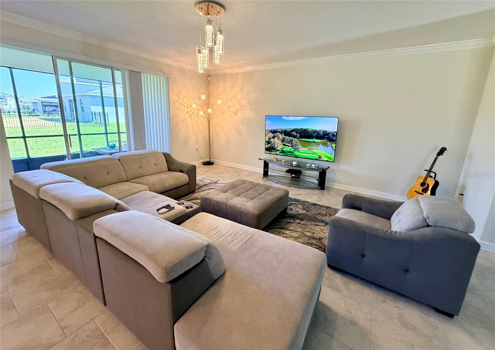 Listing photo 3 for 2572 Camden Park Cir