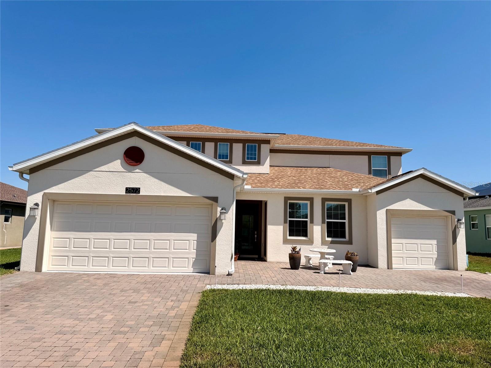 Listing photo 1 for 2572 Camden Park Cir