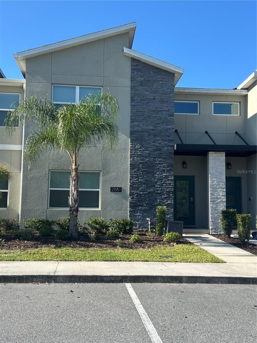 Listing photo 1 for 2861 Simile St