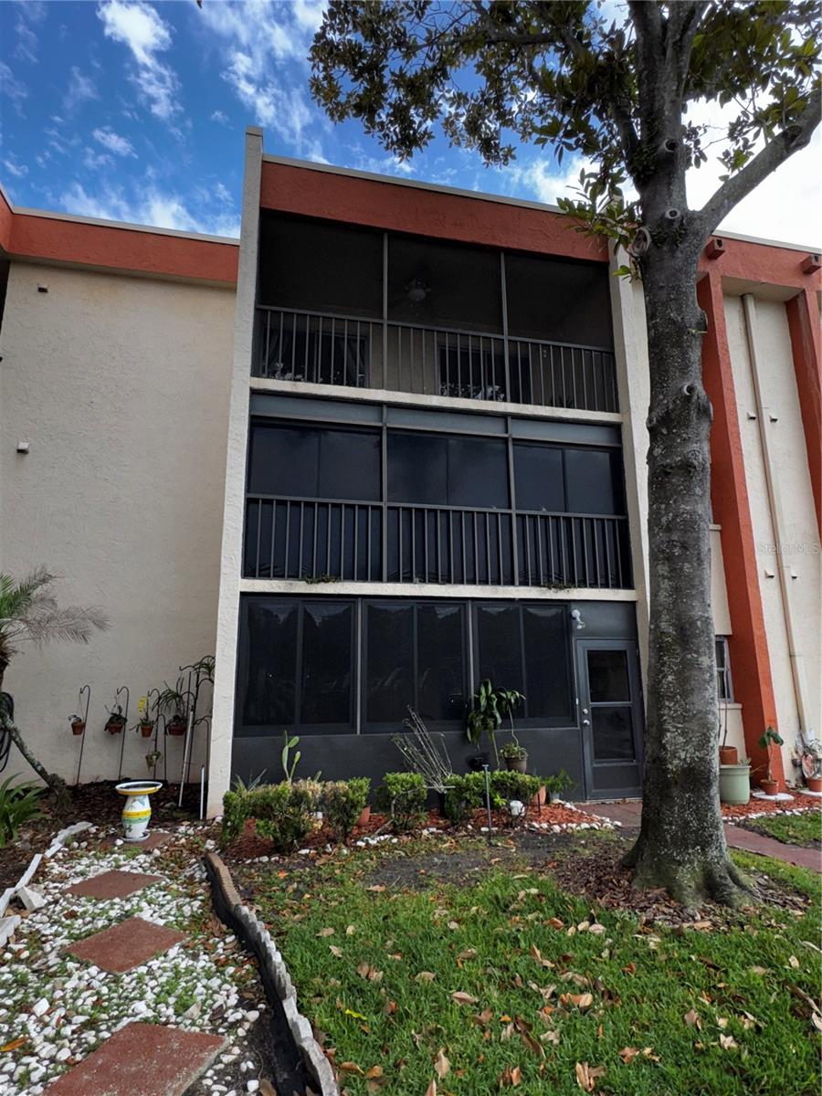 Listing photo 1 for 1130 N Lake Parker Ave #e332