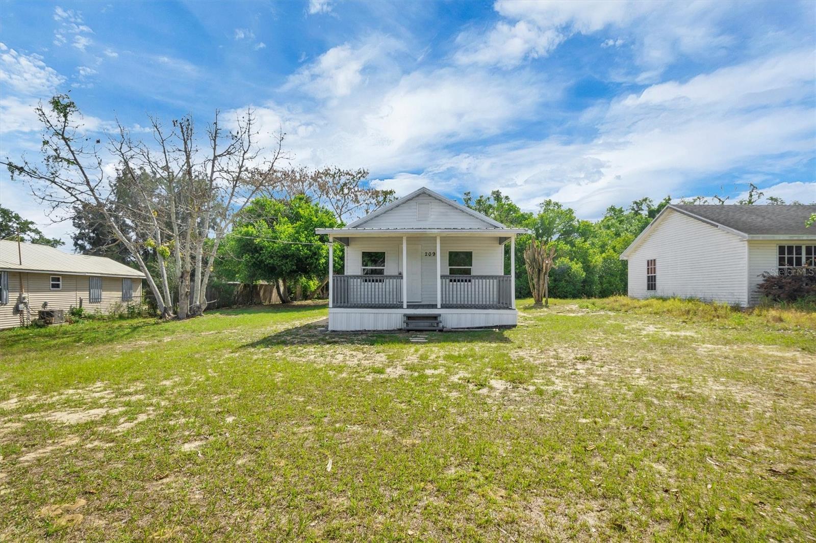 Listing photo 2 for 209 Piney Ave