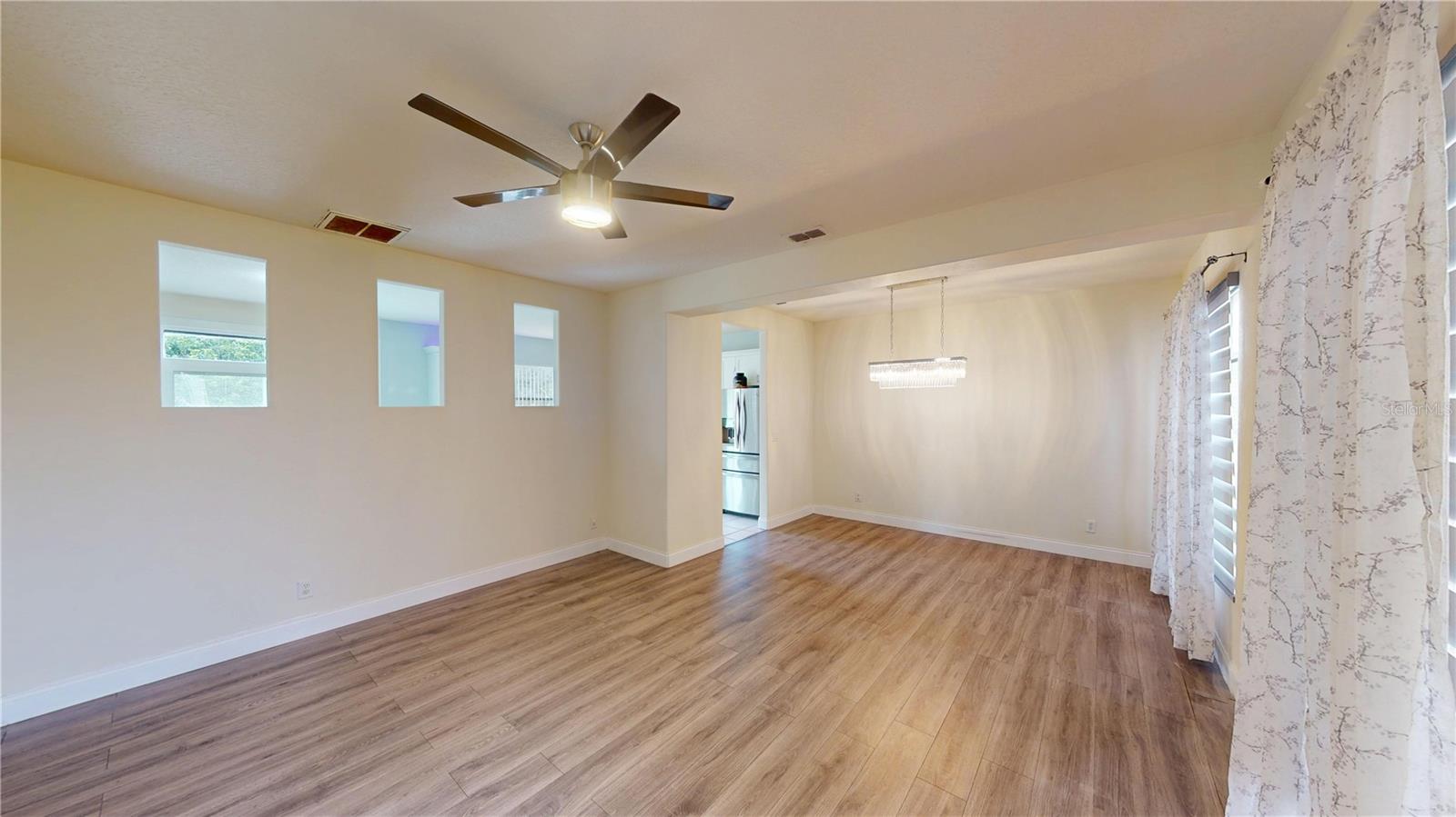 Listing photo 2 for 3044 Camino Real Dr S