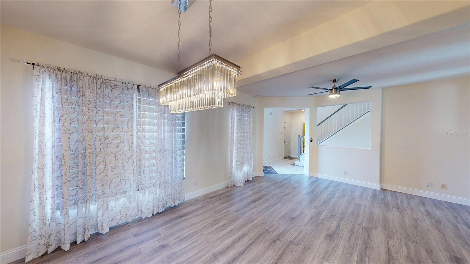 Listing photo 3 for 3044 Camino Real Dr S