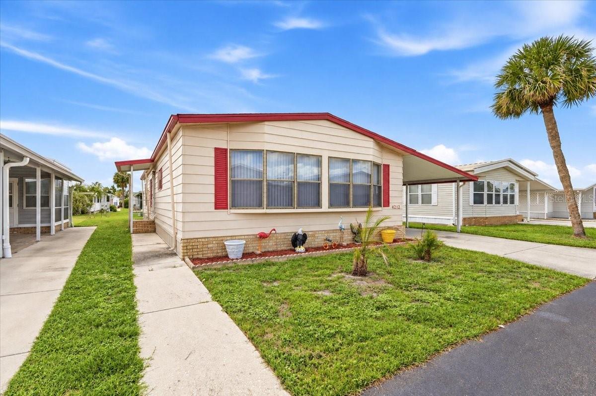 Listing photo 2 for 4212 Cedarwood St