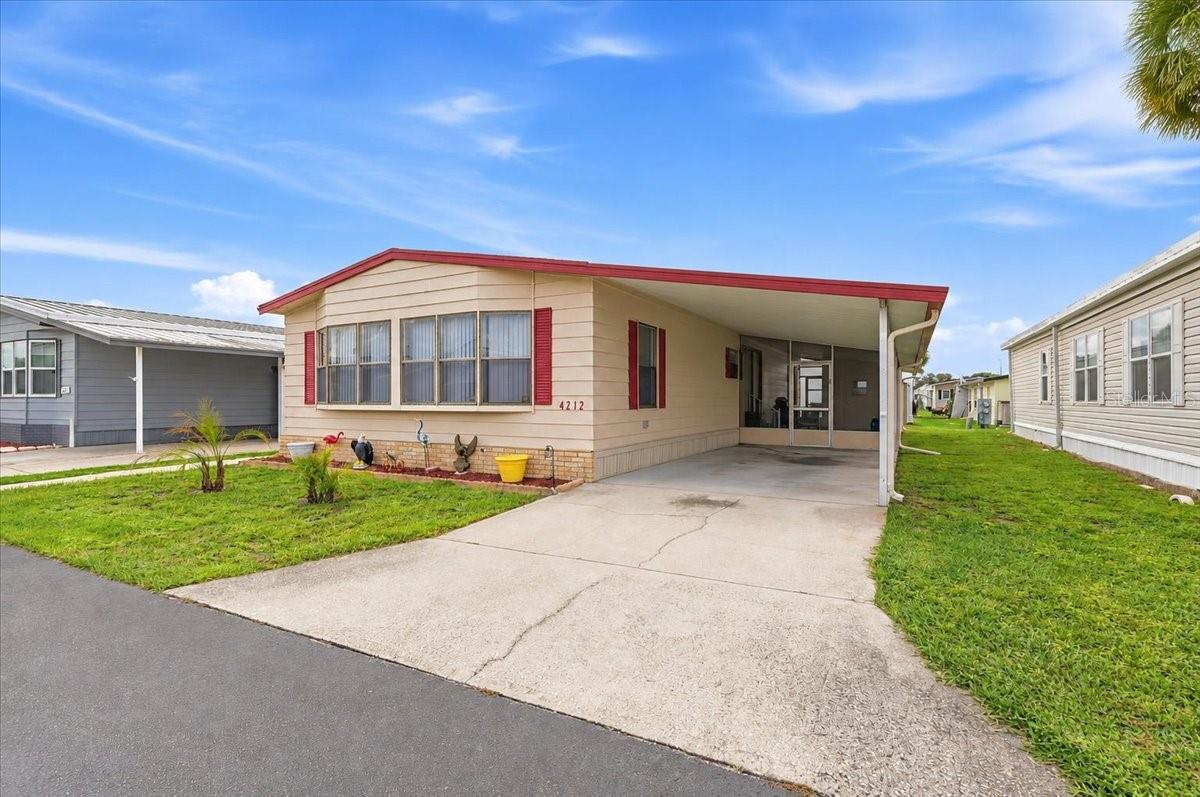 Listing photo 3 for 4212 Cedarwood St
