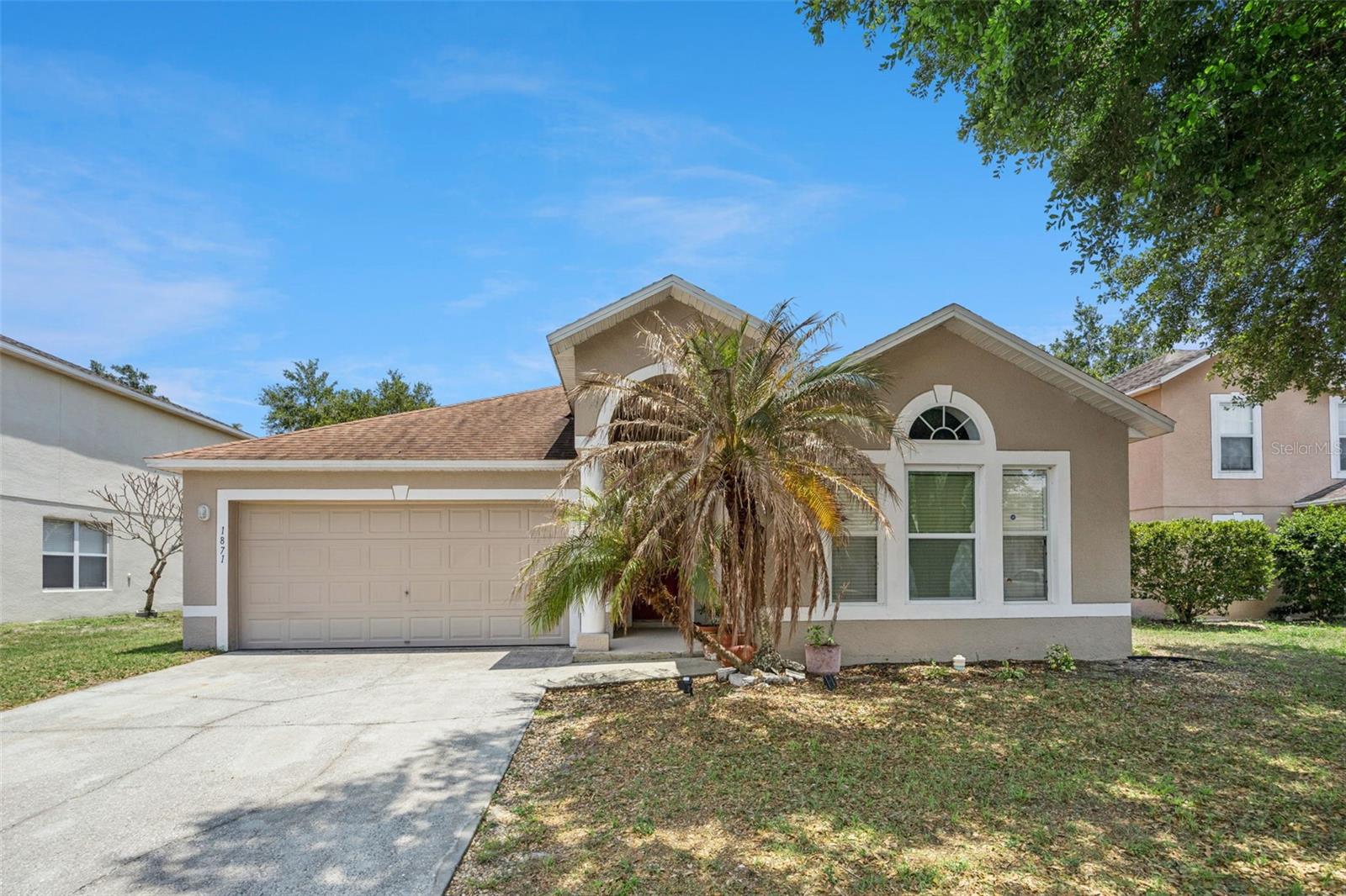 Listing photo 1 for 1871 Emily Dr
