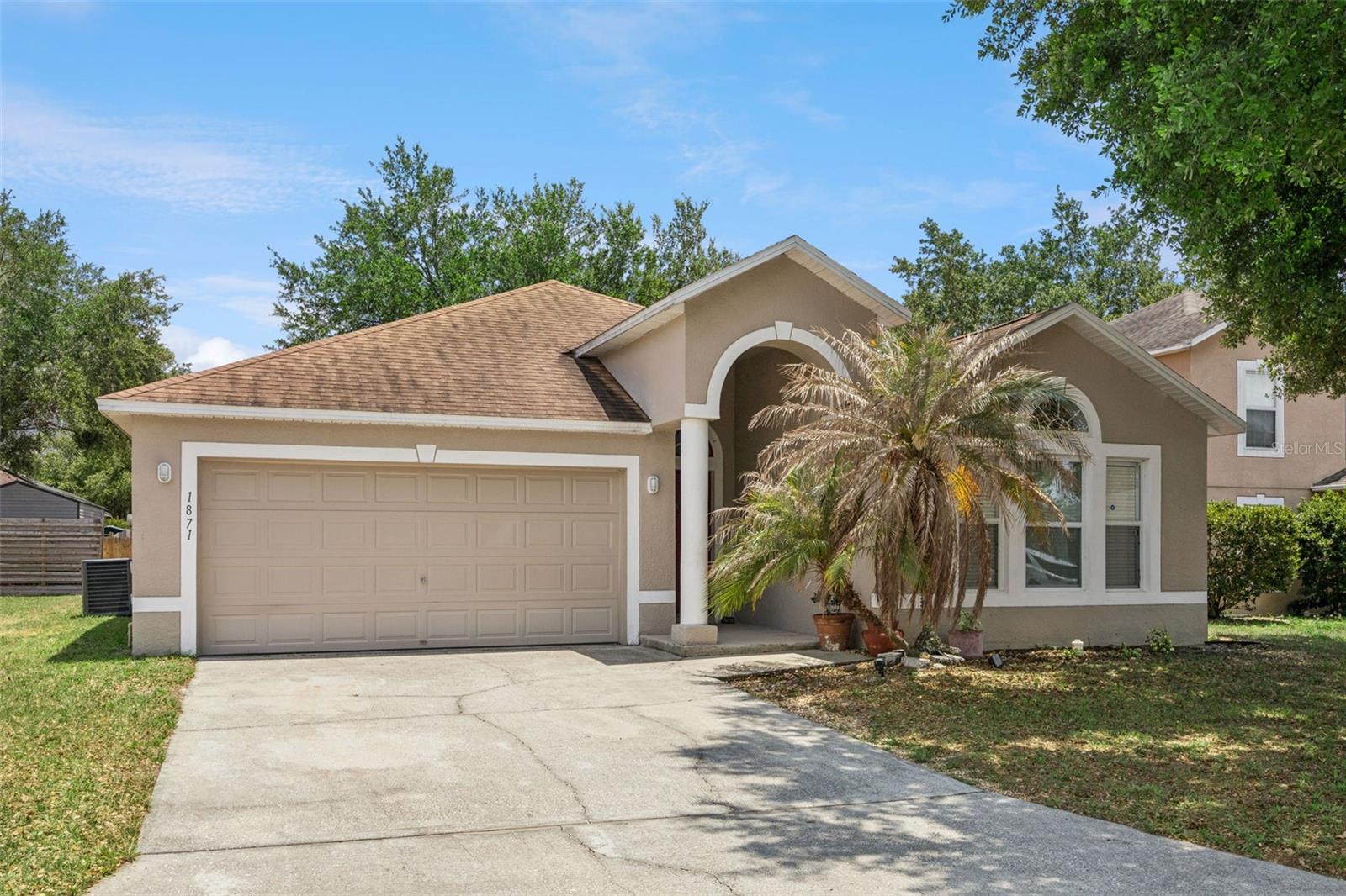 Listing photo 2 for 1871 Emily Dr