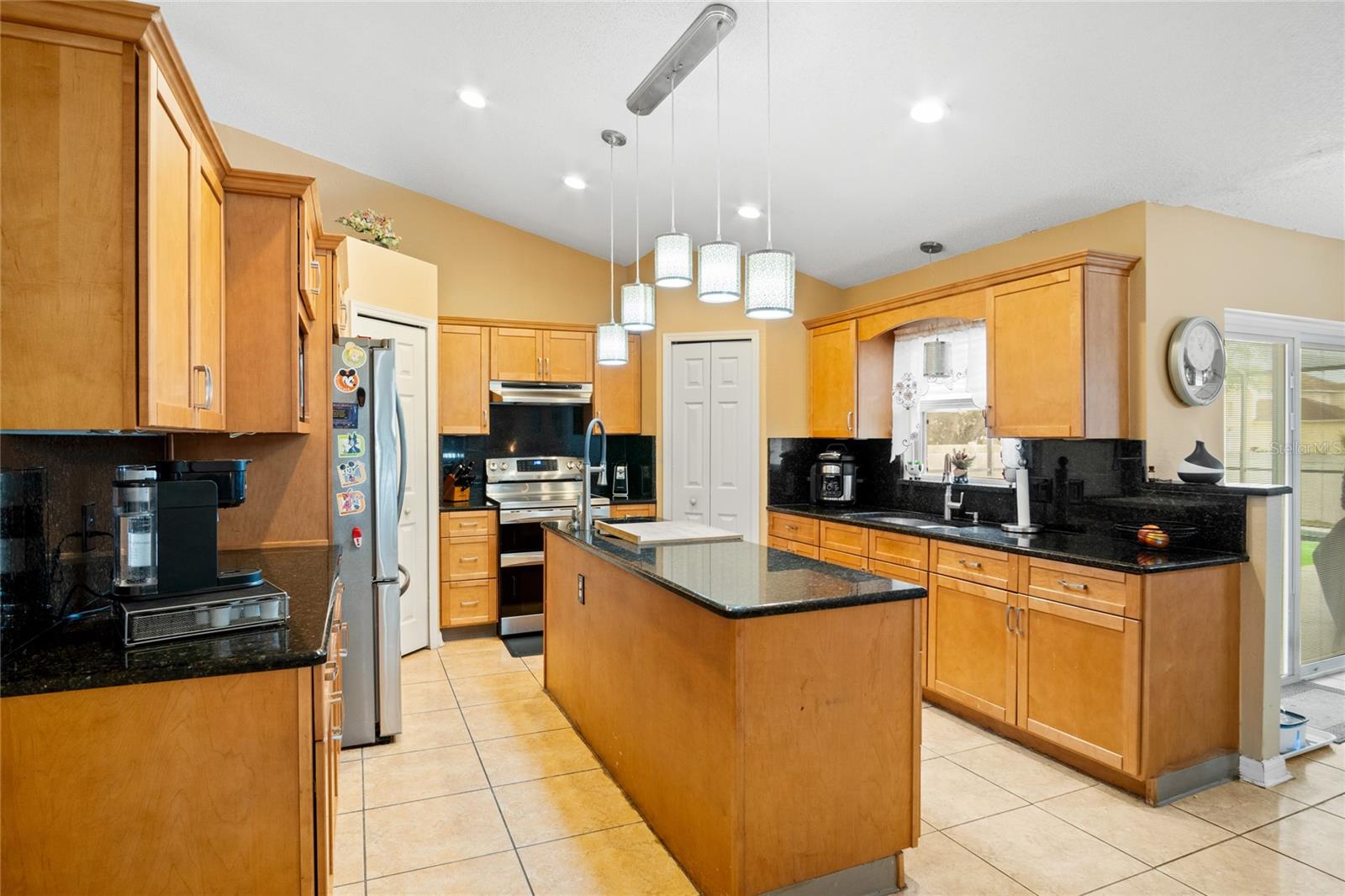 Listing photo 3 for 203 Flounder Pl
