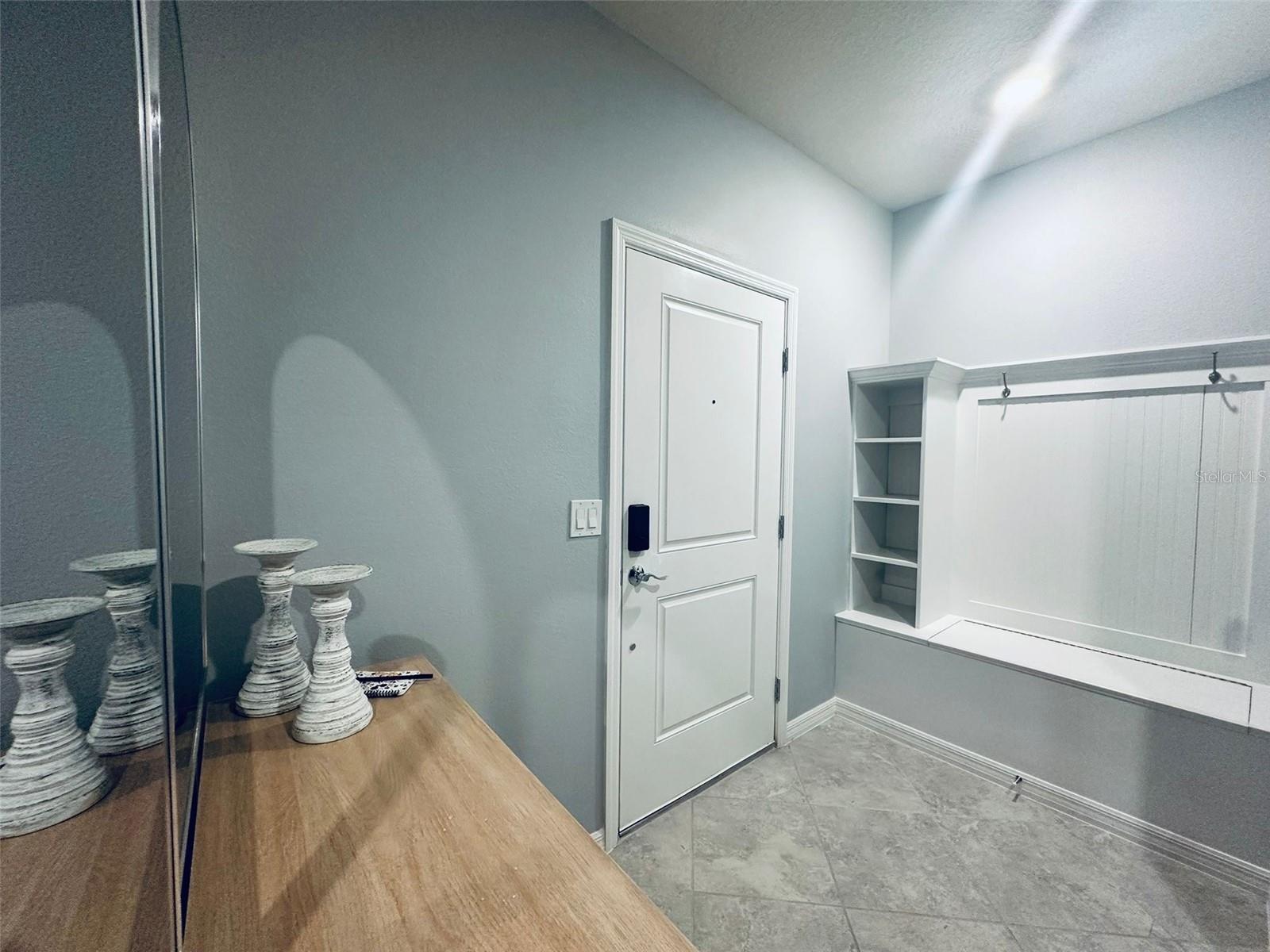 Listing photo 3 for 1256 Blue Paradise Dr