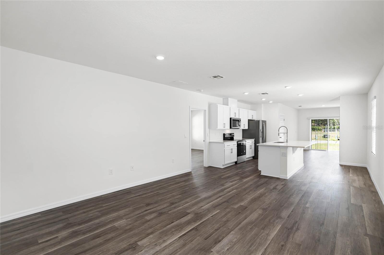 Listing photo 2 for 1660 Hummingbird Rd