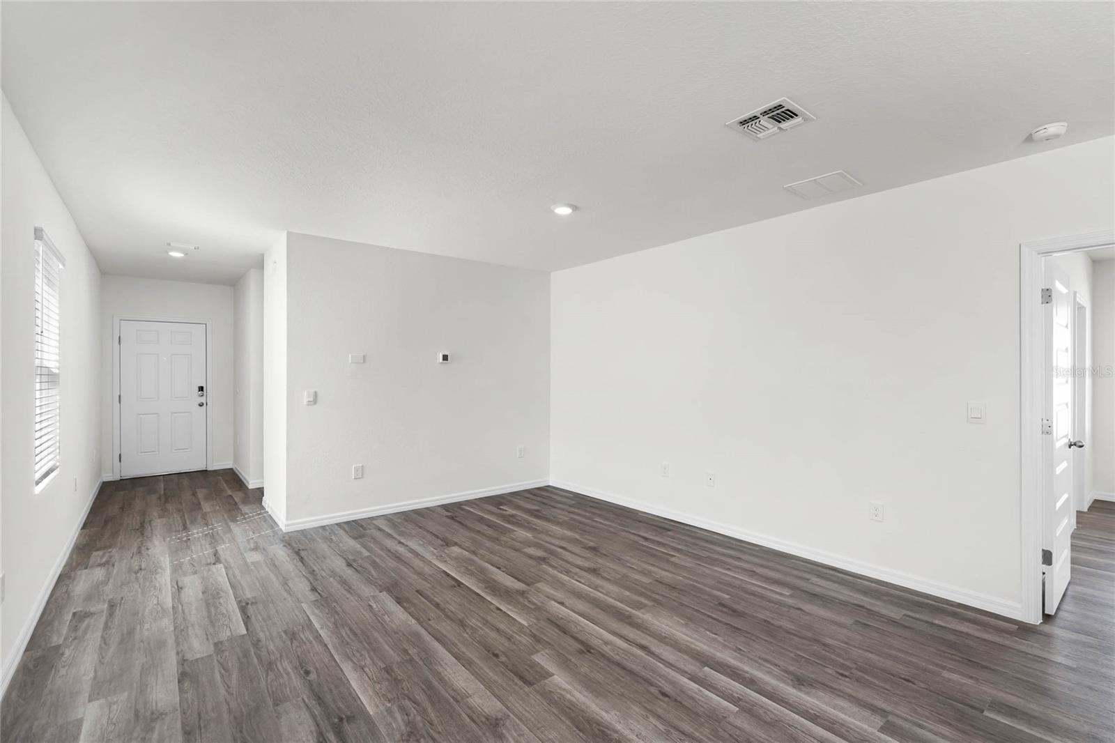 Listing photo 3 for 1660 Hummingbird Rd