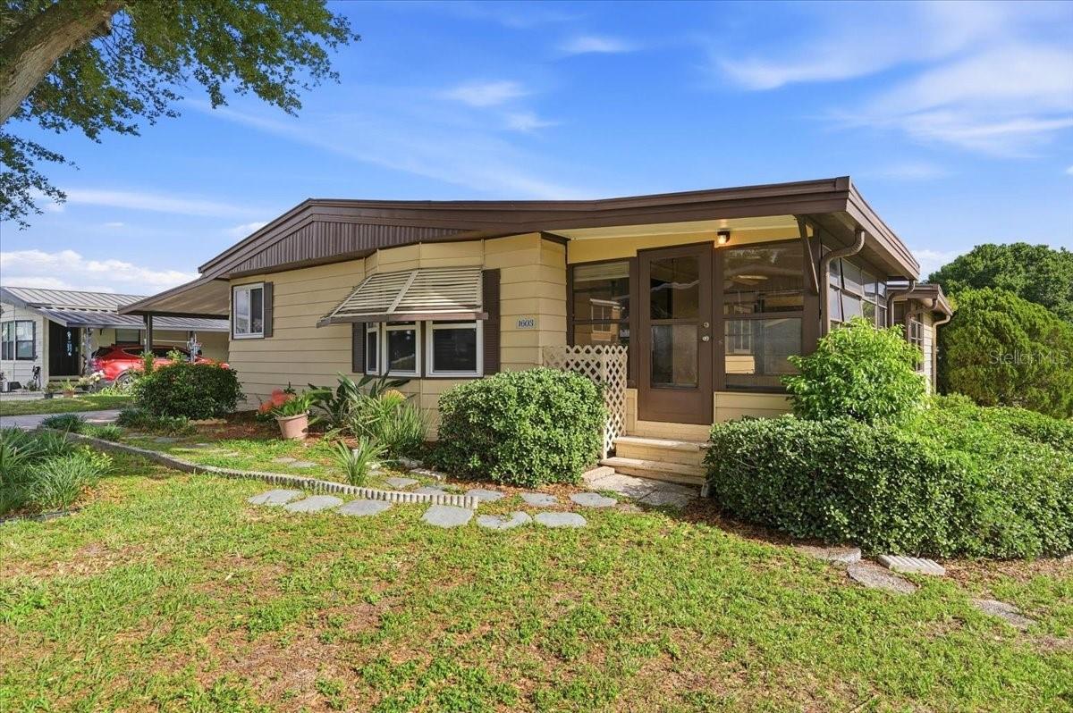 Listing photo 2 for 1603 Foxway Dr