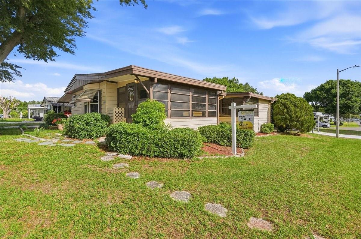 Listing photo 3 for 1603 Foxway Dr