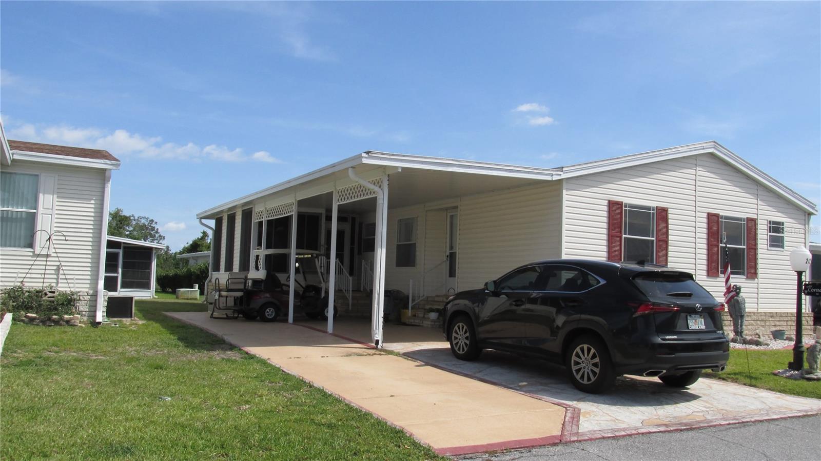 Listing photo 2 for 212 York Cottage Dr