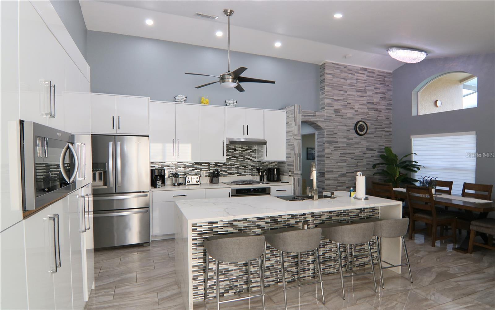 Listing photo 2 for 1470 Wedge Way