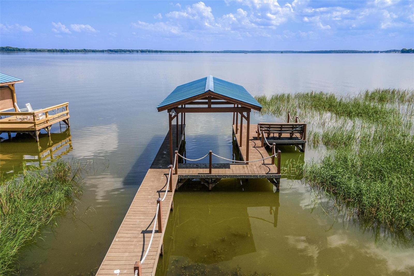 Listing photo 3 for 6274 Sailboat Ave