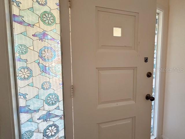 Listing photo 3 for 121 E Pine St