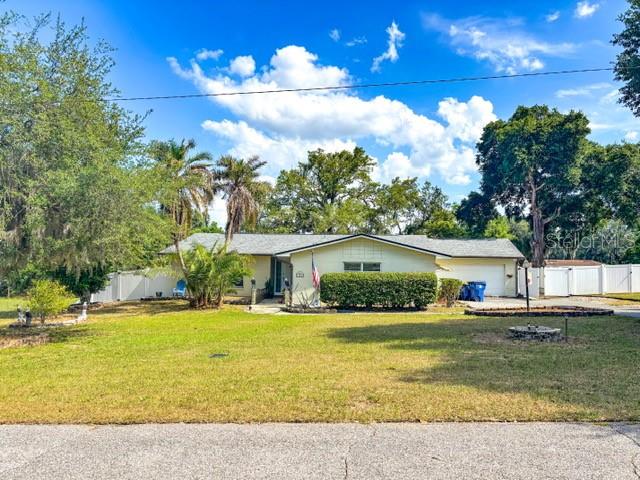 Listing photo 1 for 121 E Pine St
