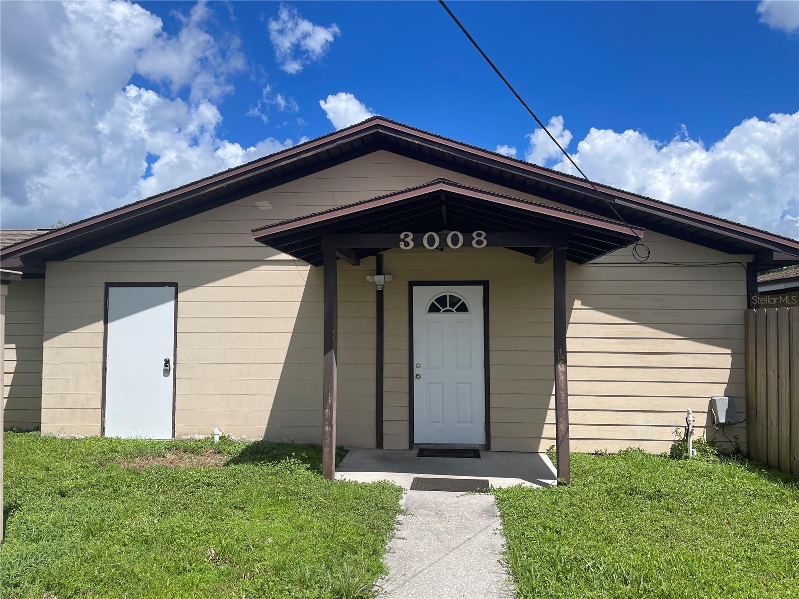 Listing photo 1 for 3008 Skyview Dr