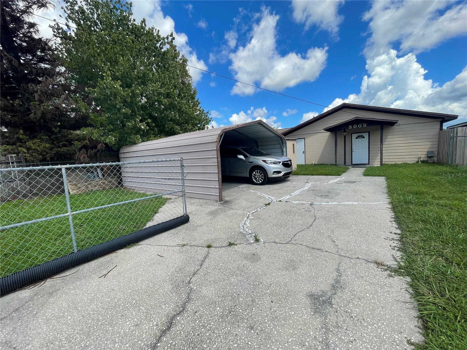 Listing photo 2 for 3008 Skyview Dr