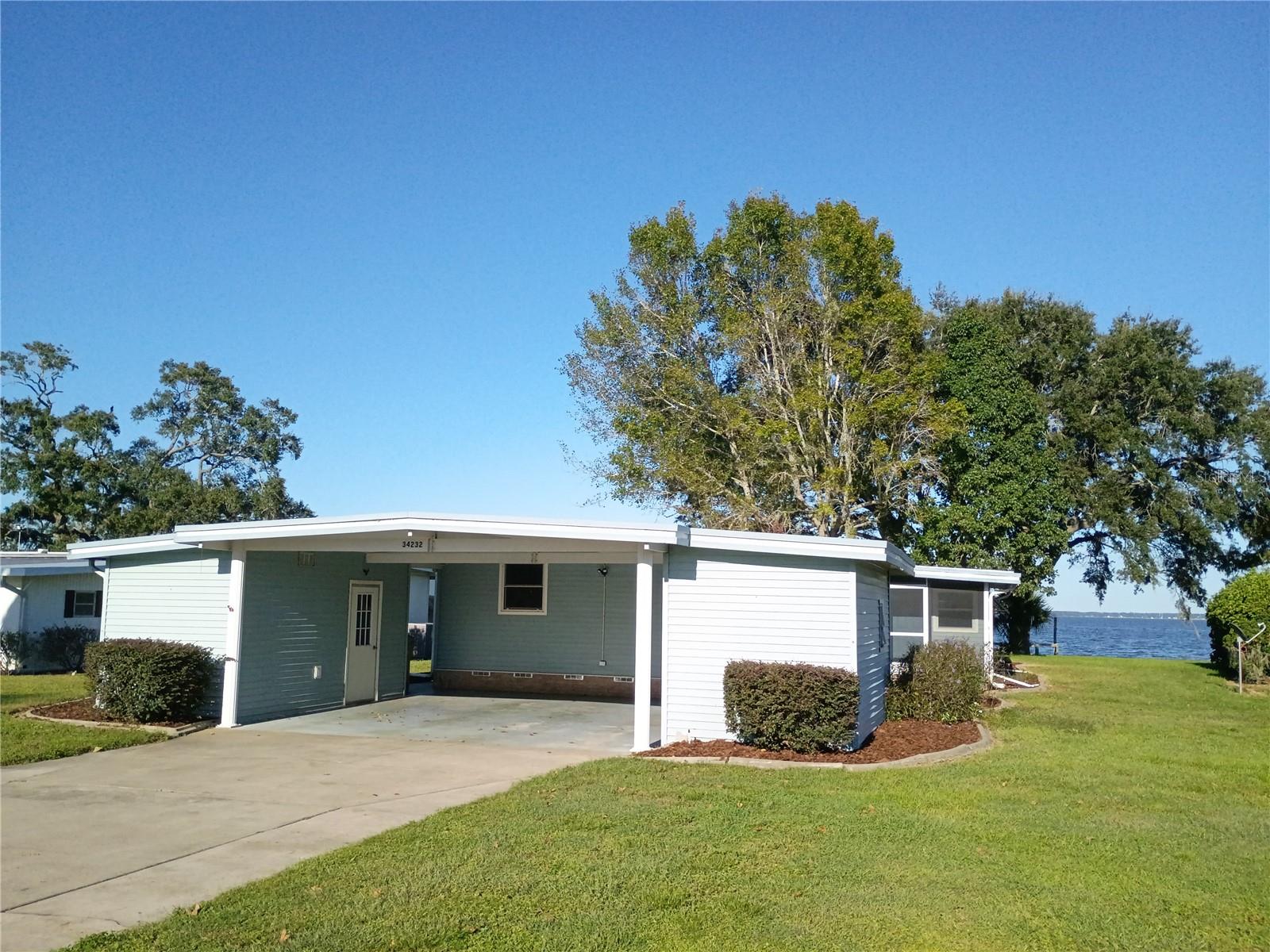 Listing photo 3 for 34232 Island Dr