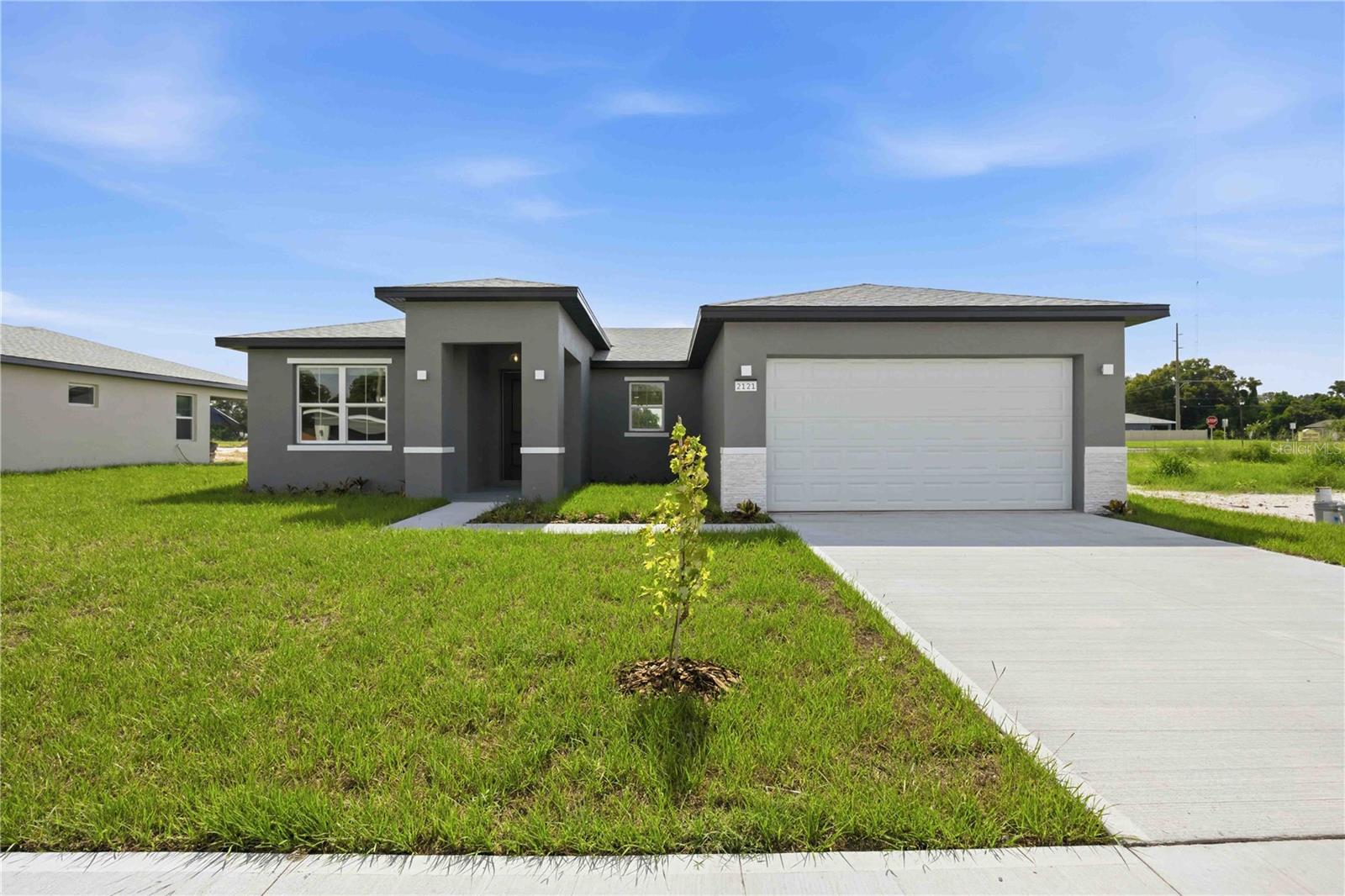 Listing photo 2 for 2121 River Hawk Loop