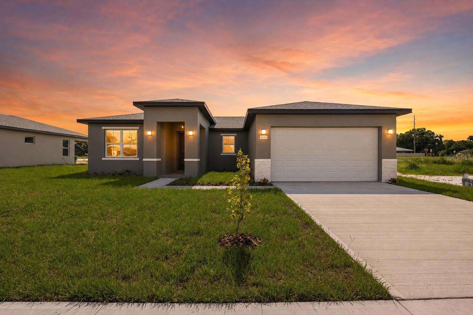 Listing photo 1 for 2121 River Hawk Loop
