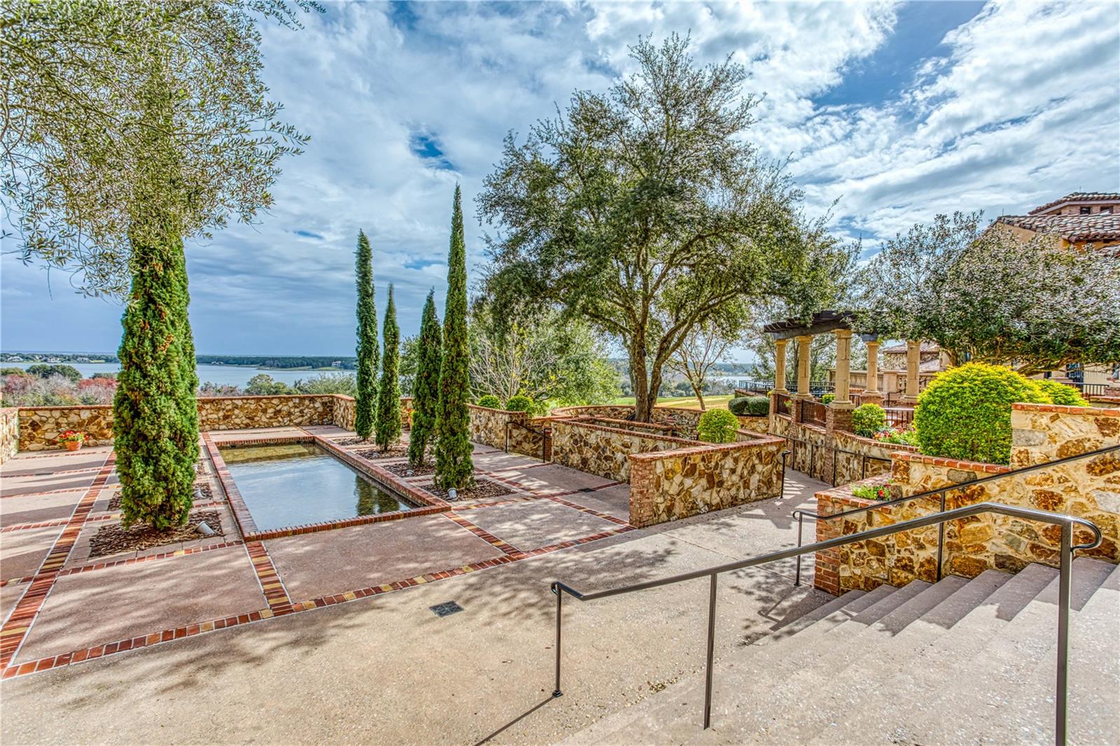 Listing photo 2 for 17114 Medici Way