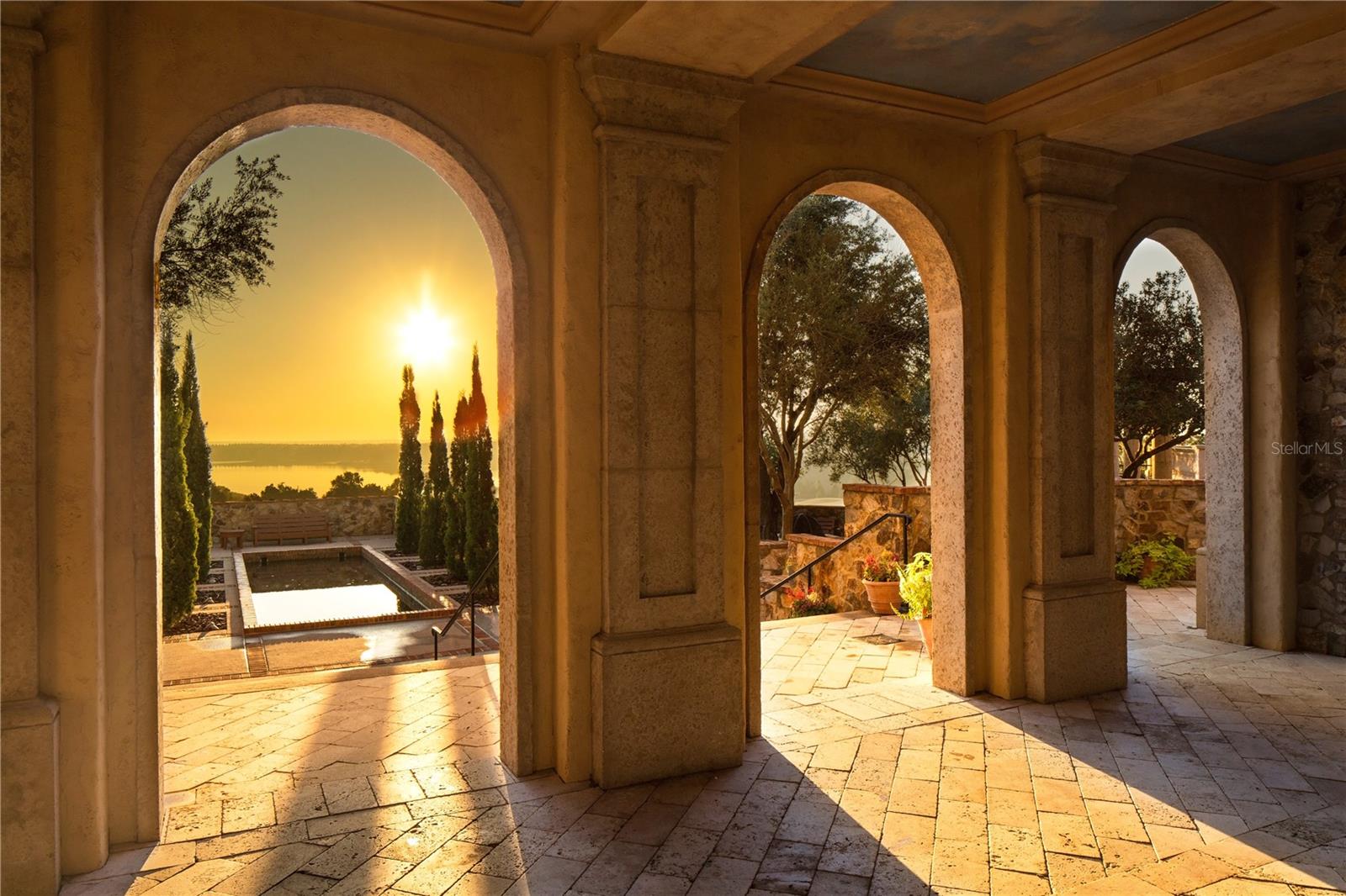 Listing photo 3 for 17114 Medici Way