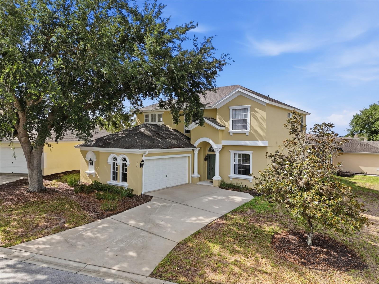 Listing photo 2 for 353 Plumoso Loop