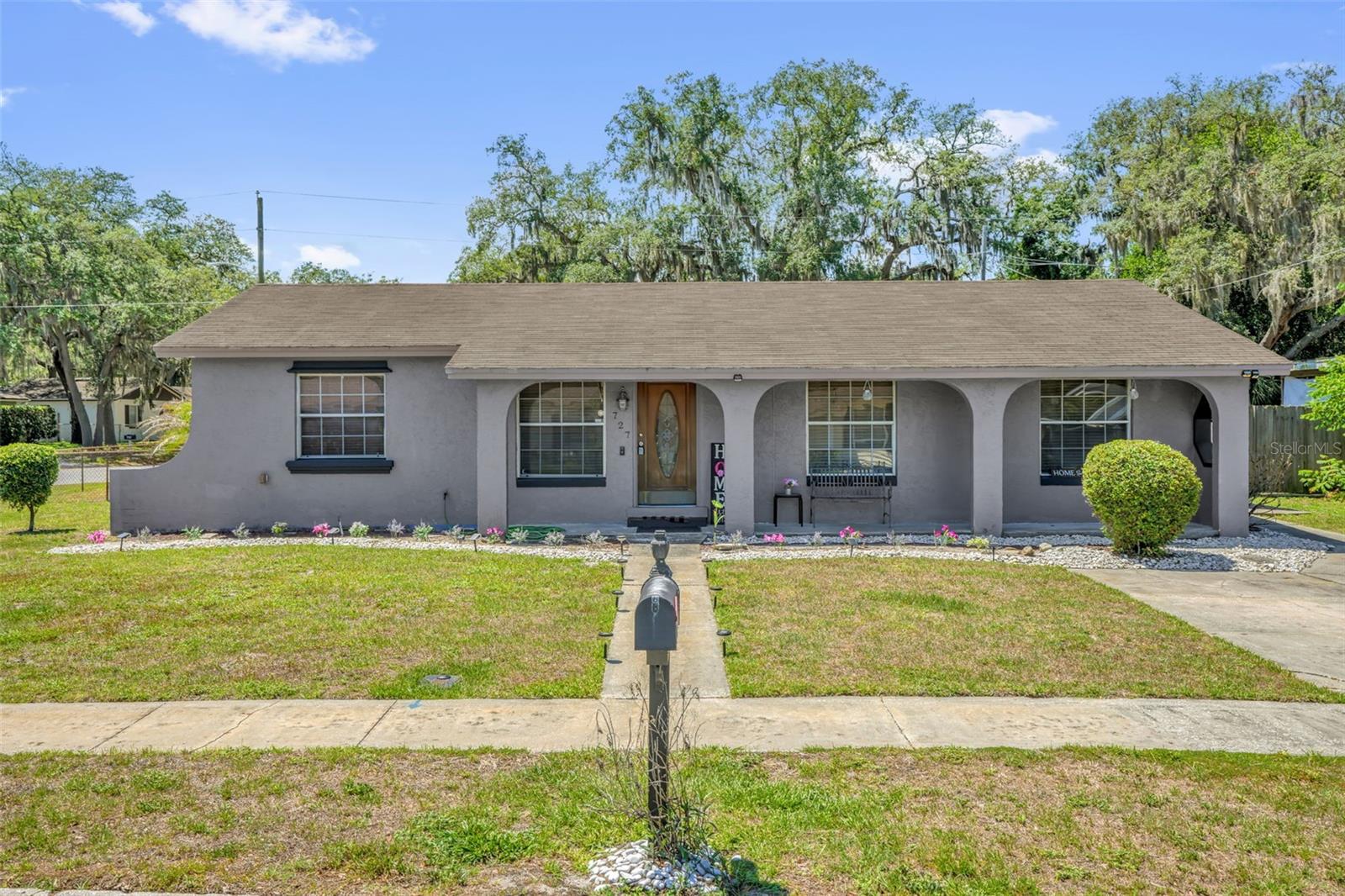 727 BAYWOOD CIRCLE