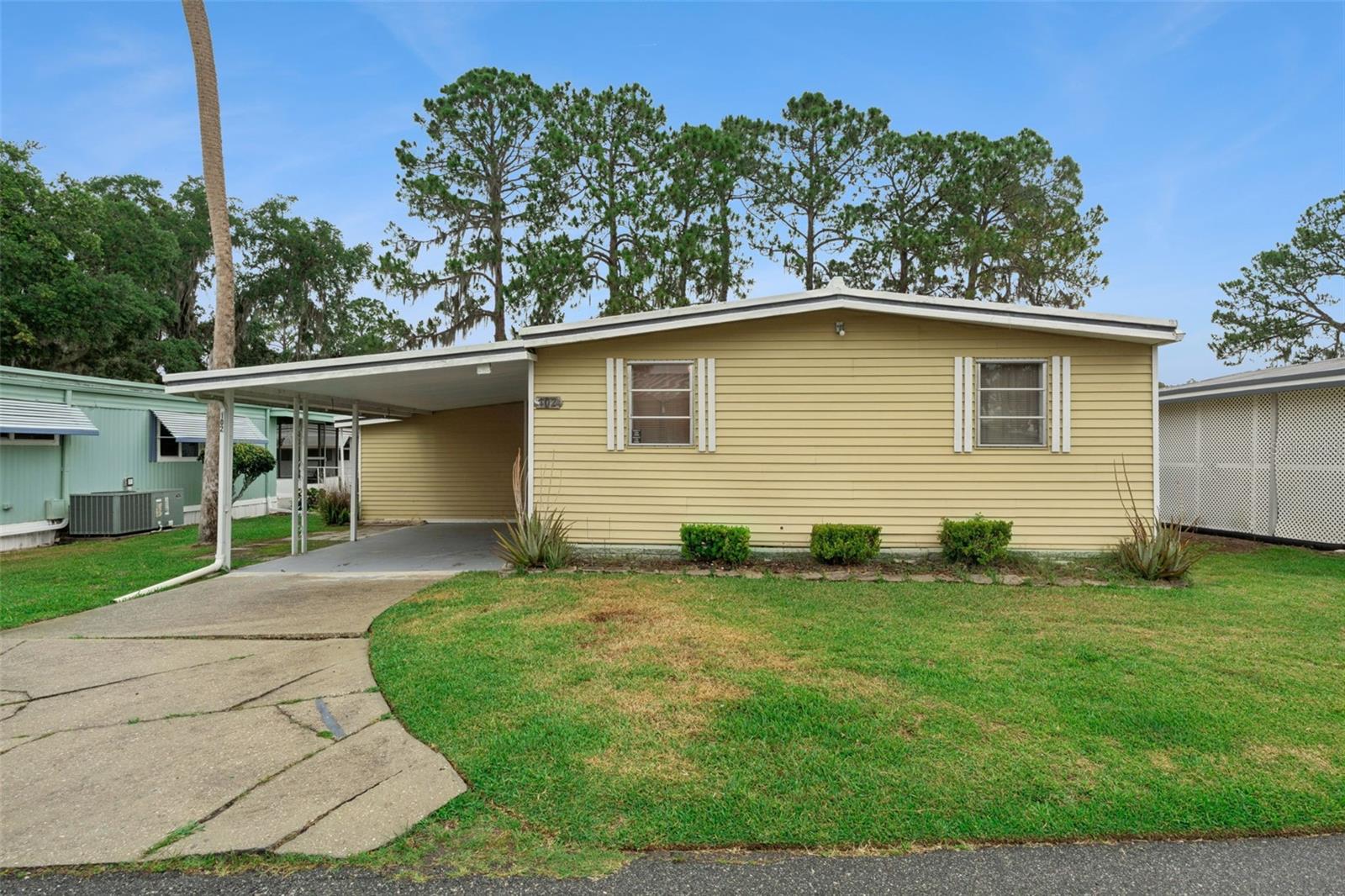 Listing photo 1 for 102 Parkland Dr