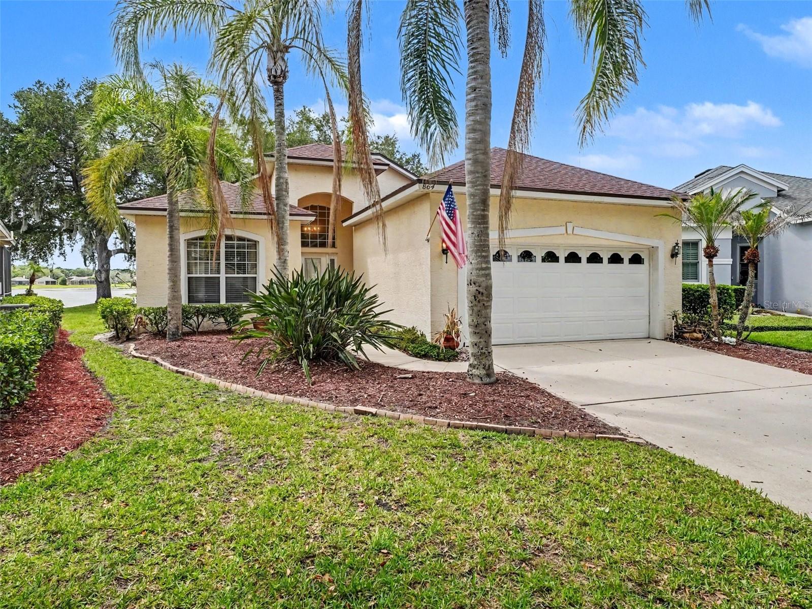 864 LAKEWORTH CIRCLE