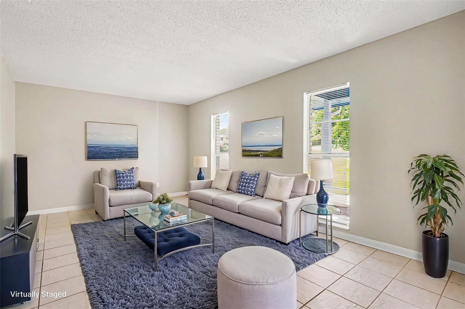 Listing photo 3 for 1534 Hallam Ct S