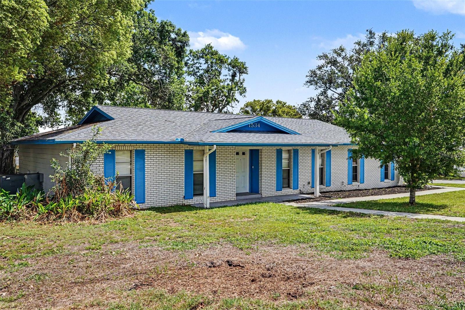 Listing photo 1 for 1534 Hallam Ct S
