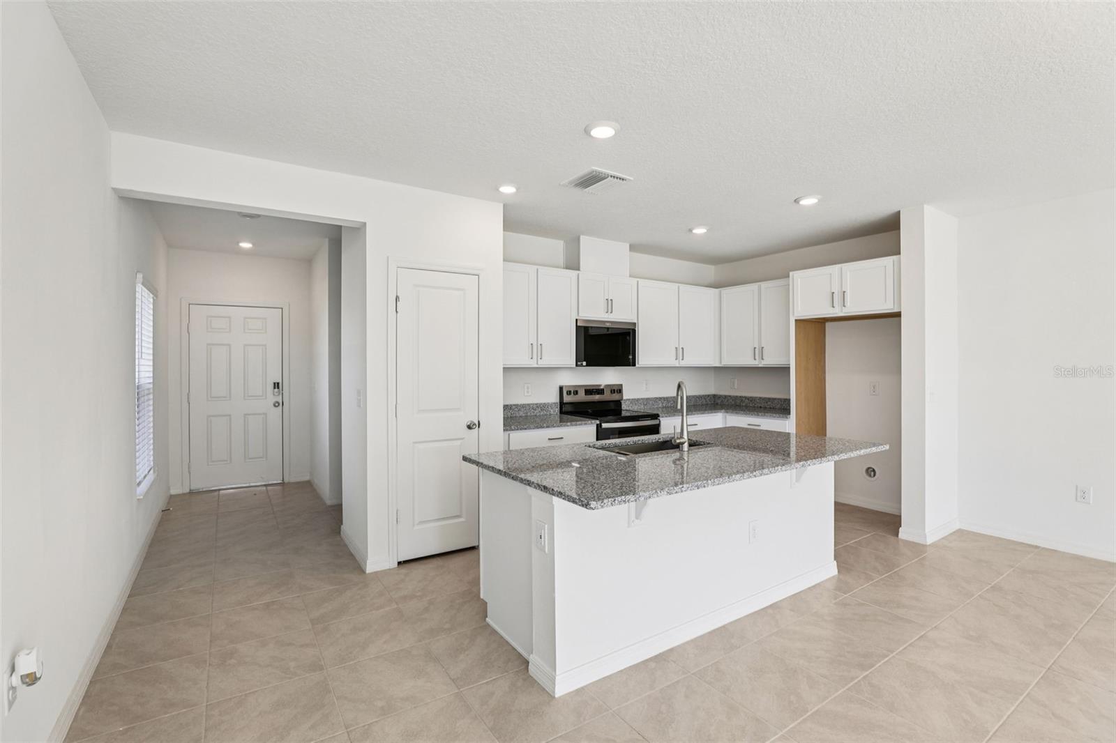 Listing photo 2 for 379 Sequoia Dr