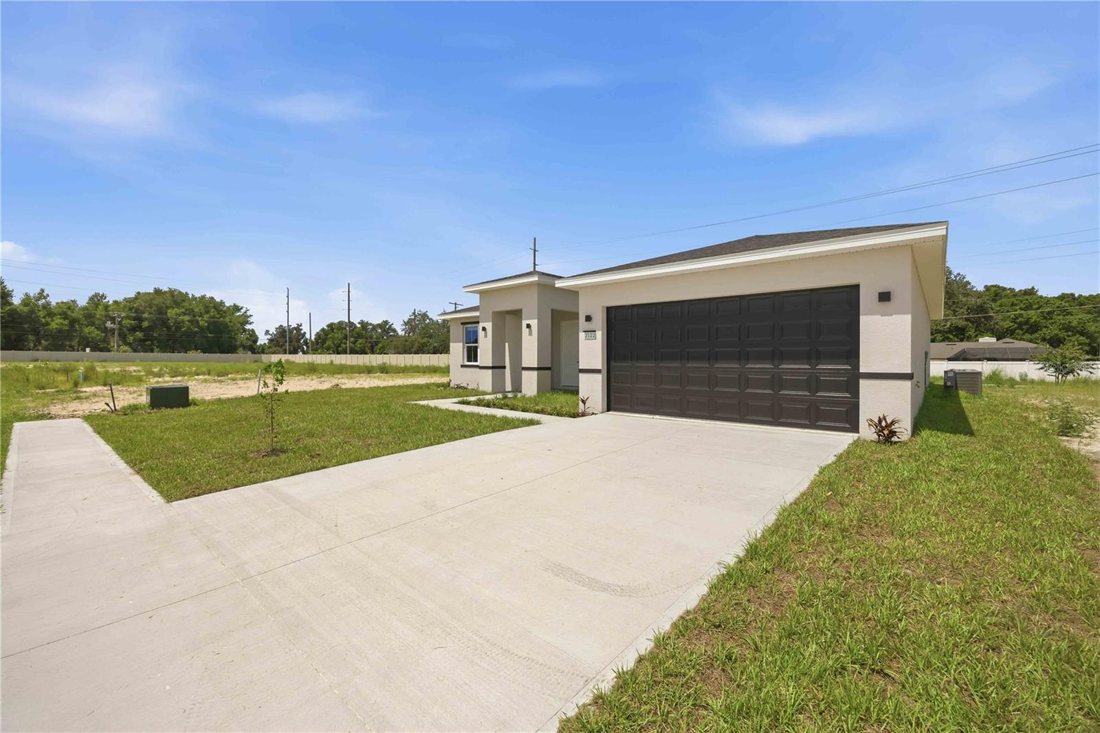 Listing photo 2 for 2122 River Hawk Loop