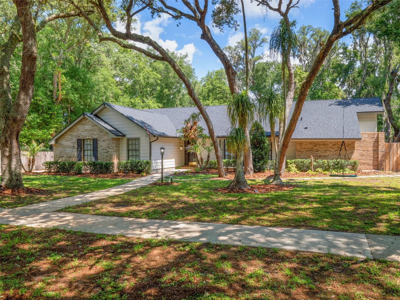 2221 BLUFF OAK STREET