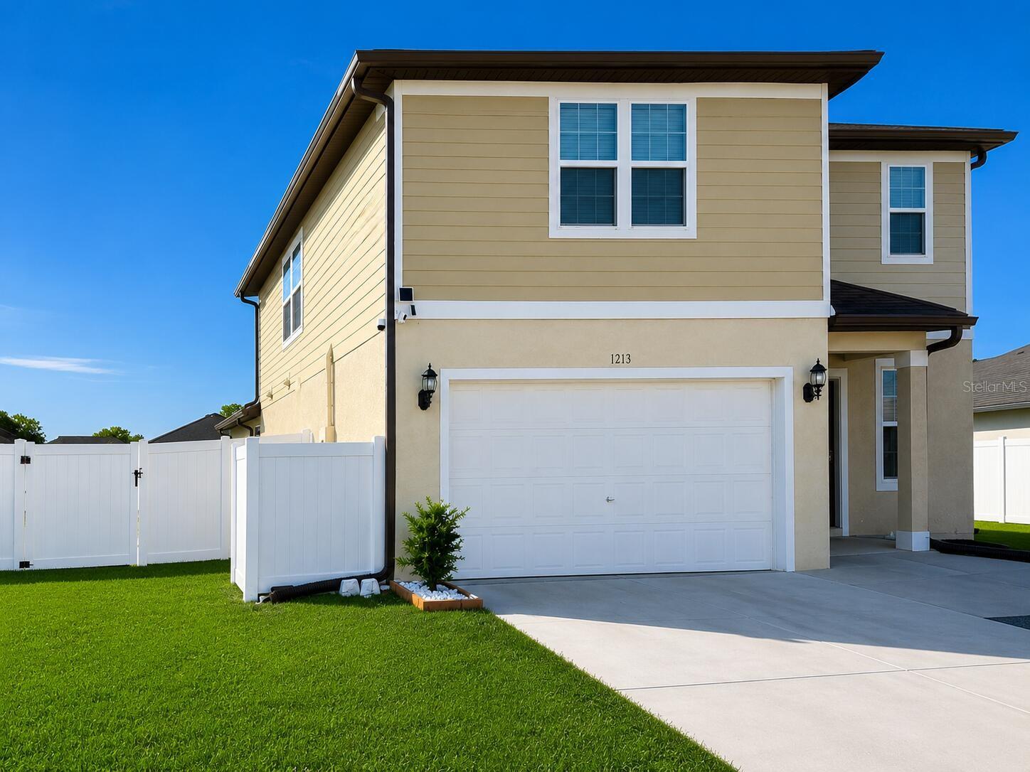 Listing photo 3 for 1213 Michelangelo Ln