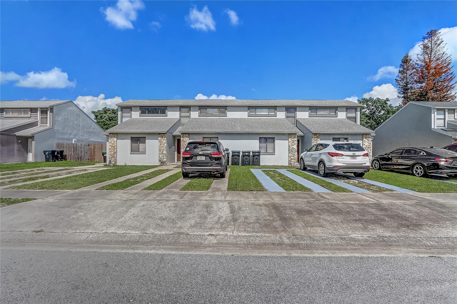 2719 HUNT CLUB LANE