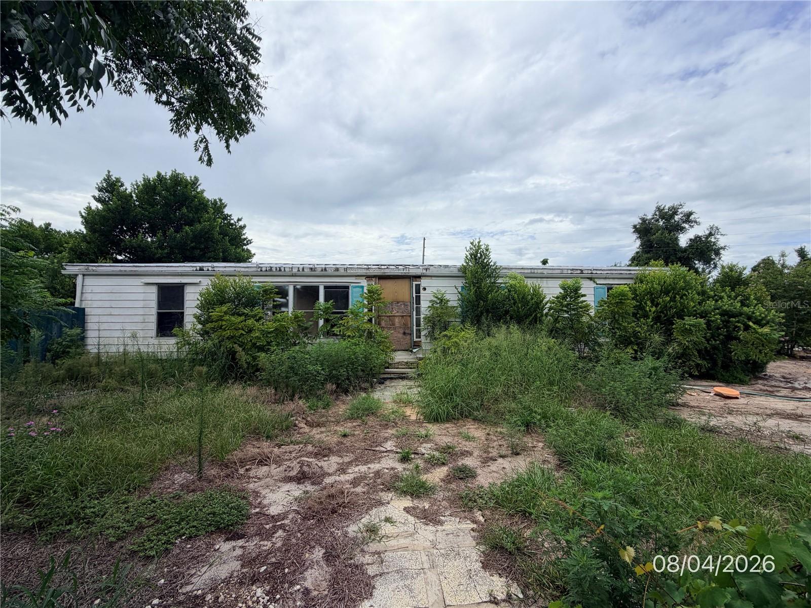 Listing photo 1 for 12024 Lakeview Dr