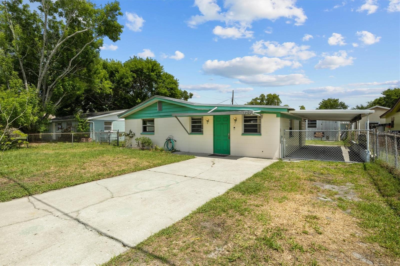 Listing photo 3 for 1307 Mayflower Dr