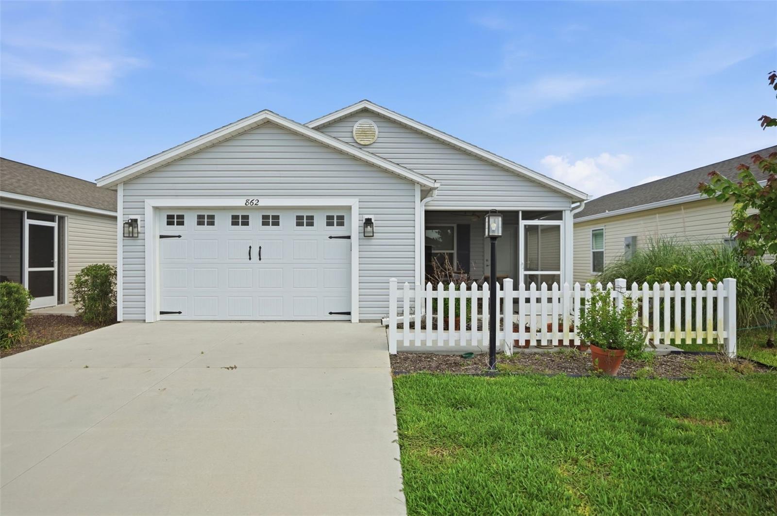Listing photo 1 for 862 Spring Ave