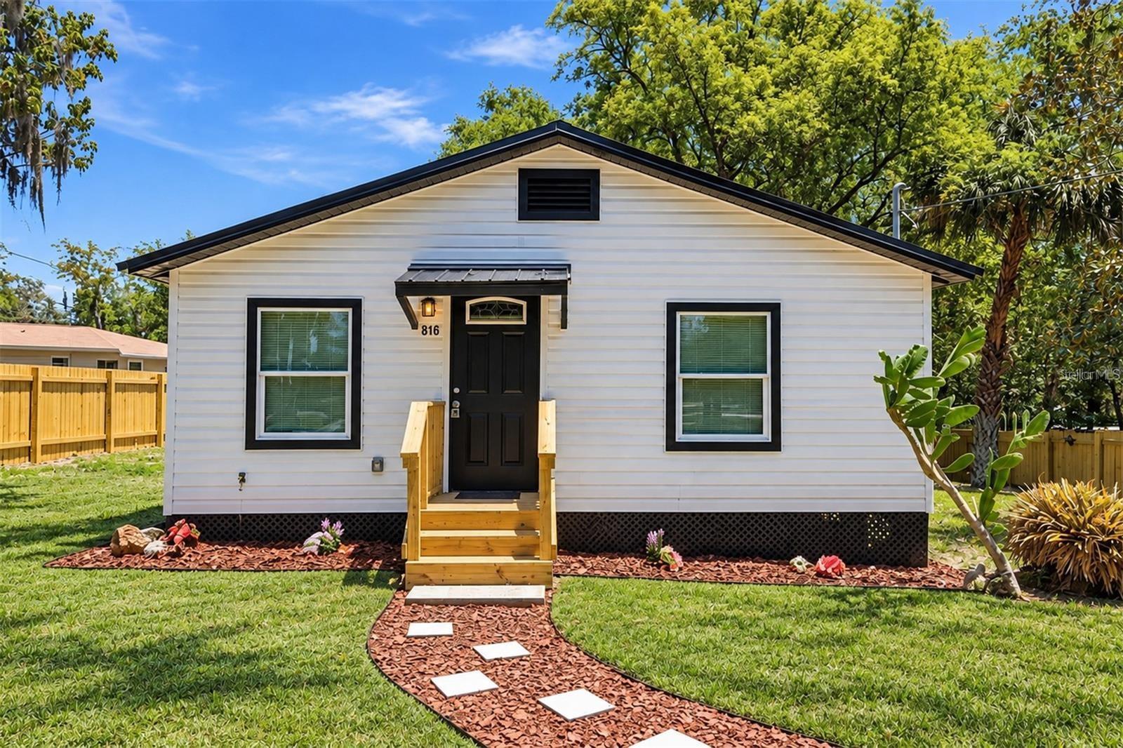 Listing photo 1 for 816 Woodland Ave